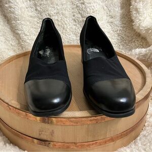 Munro Julie Pump Stretch Microfiber Leather Low Block Heel Extra Narrow Sz 7SS